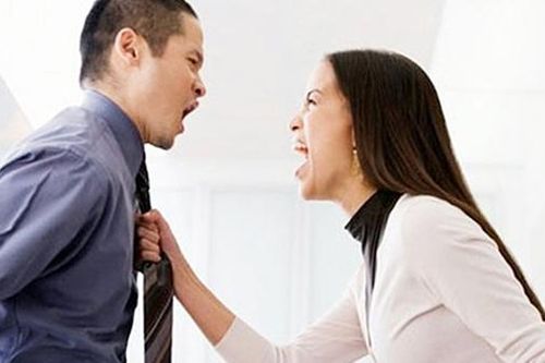 Lẳng lặng mà xem họ cãi nhau