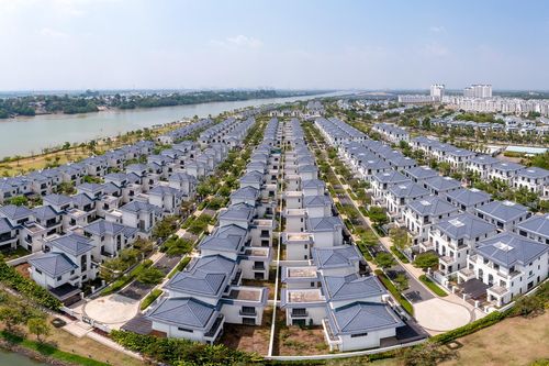 Các đại gia bất động sản rốt ráo giải quyết nợ