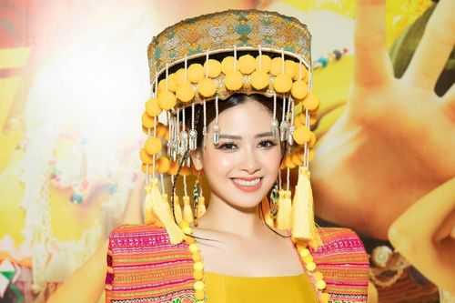 Tranh luận việc Dương Hoàng Yến mặc đồ H'Mông nhưng quay MV ở nhà sàn