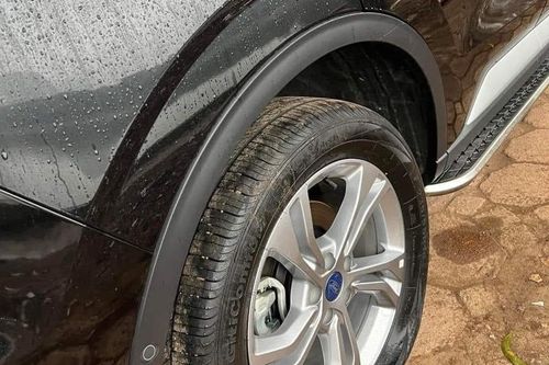 Suy ngẫm từ vụ kẻ xấu chọc lốp xe hơi ở ven hồ Linh Đàm