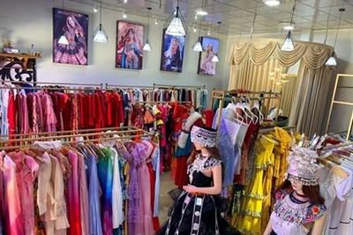 Tuyên truyền người dân và du khách giữ hình ảnh trang phục bản địa