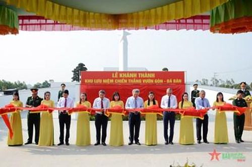 Đồng chí Nguyễn Hòa Bình, Chánh án Tòa án Nhân dân Tối cao dự Lễ khánh thành Khu lưu niệm Chiến thắng Vườn Gòn - Đá Bàn