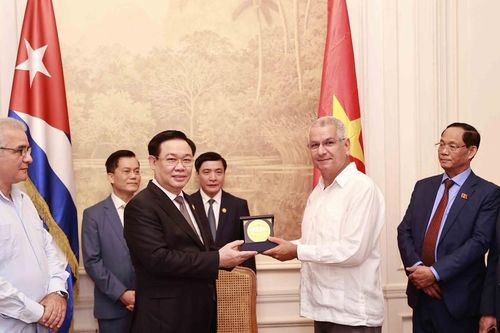 Chủ tịch Quốc hội Vương Đình Huệ bắt đầu thăm chính thức Cuba