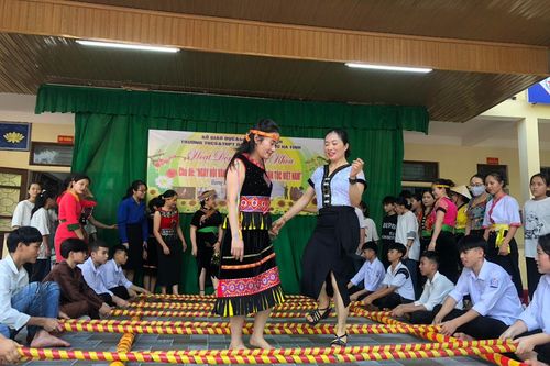 Đặc sắc ngày hội văn hóa của học sinh dân tộc thiểu số