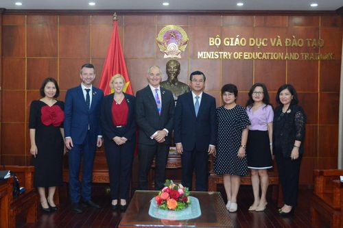 Thứ trưởng Nguyễn Văn Phúc tiếp Chủ tịch Đại học RMIT