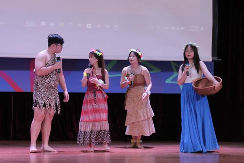 Sôi động Cuộc thi Tiếng Anh của Trường ĐH Sư phạm Hà Nội