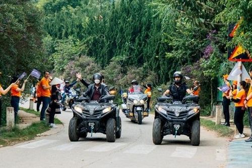 Gặp gỡ đoàn đua xe đạp tại Quần thể khu du lịch PINI