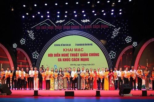 Khai mạc Hội diễn Nghệ thuật quần chúng Ca khúc cách mạng năm 2023