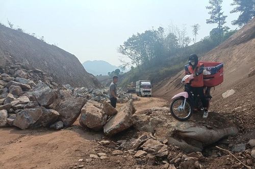Sửa đường tránh Sơn La không rõ biển báo, nhiều phương tiện phải quay đầu xe