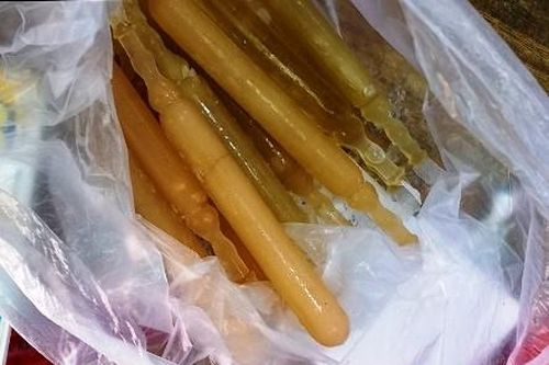 16 học sinh ở Quảng Nam nhập viện sau khi ăn kem ống trước cổng trường