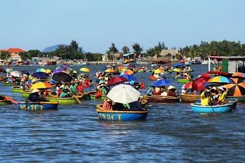 Trải nghiệm lắc thúng ở rừng dừa Bảy Mẫu