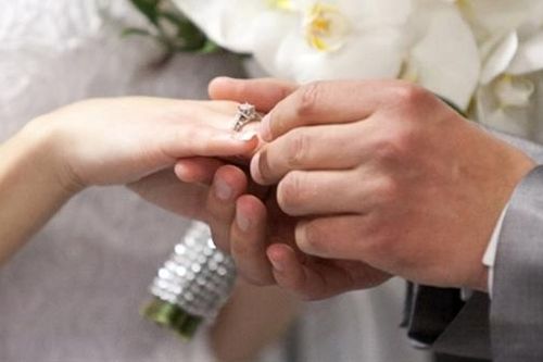 Cưới vợ cho chồng