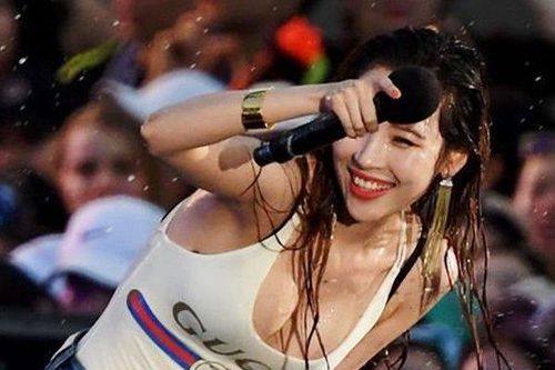 Áo ướt nhẹp của hội gái xinh thu hút vạn khán giả tại lễ hội nước hot nhất châu Á