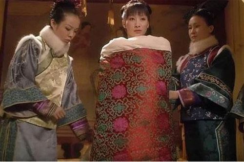 Vì sao sau khi thị tẩm xong, Phi tần không được ở lại qua đêm cùng Hoàng đế?