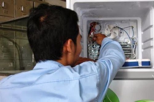 Tủ lạnh chạy hoài không mát: Đừng vội vàng gọi thợ làm ngay cách này tủ chạy ngon ơ, không tốn tiền oan