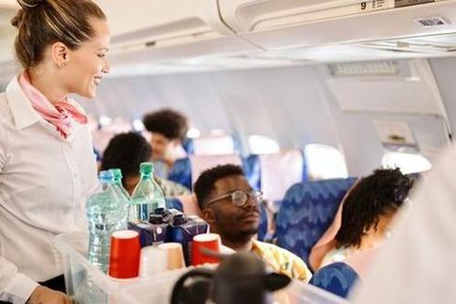 Nữ tiếp viên hàng không khẳng định: 'Muốn ăn ngon hãy ngồi ghế đầu trên máy bay'