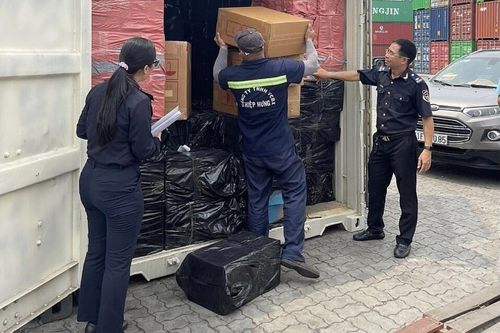 Lợi dụng hàng quá cảnh vận chuyển container thuốc lá có dấu hiệu vi phạm