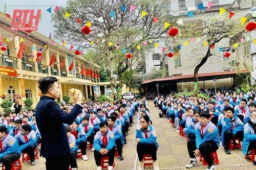 Nhức nhối tình trạng thuốc lá điện tử 'tấn công' học sinh