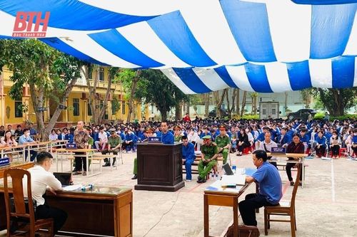 TAND huyện Mường Lát tổ chức xét xử lưu động kết hợp tuyên truyền, phổ biến giáo dục pháp luật