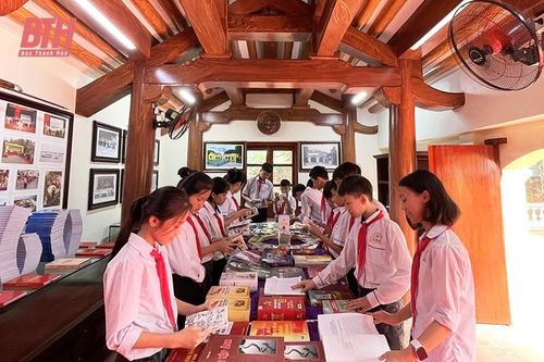 Triển lãm hình ảnh, tư liệu về thành tựu kinh tế - xã hội TP Sầm Sơn