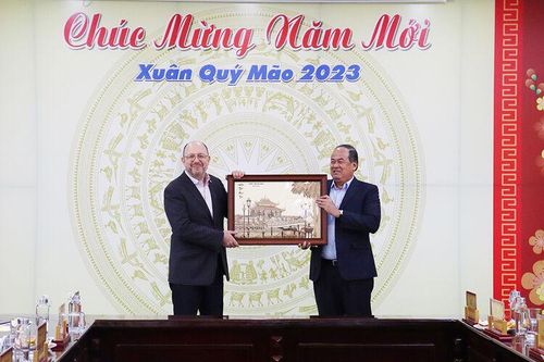 Chủ tịch UBND tỉnh An Giang Nguyễn Thanh Bình tiếp ngài Thomas Gass, Đại sứ Thụy Sỹ tại Việt Nam