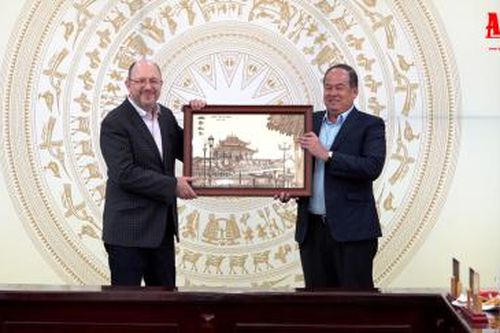Chủ tịch UBND tỉnh An Giang Nguyễn Thanh Bình tiếp ngài Thomas Gass, Đại sứ Thụy Sỹ tại Việt Nam