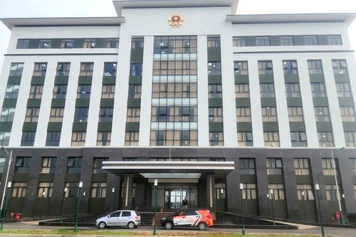 Thường trực tiếp công dân của Quốc hội hướng dẫn người dân gửi đơn tố cáo Chủ tịch huyện Lạng Giang đúng quy định pháp luật