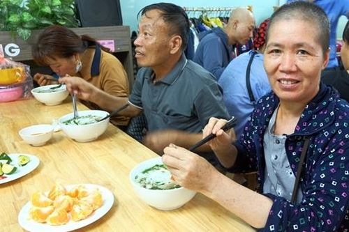 Quán cơm 'Nụ cười Shinbi' - Món quà của sự tử tế