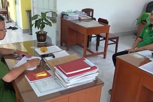 Trộm tiền, vàng của đồng nghiệp đem 'nộp' đường dây cá độ bóng đá