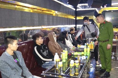 Quản lý karaoke cùng nhân viên bán ma túy và tổ chức 'bay lắc' với khách