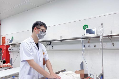 Chiếc cốc đánh răng mắc kẹt trong trực tràng của nam thanh niên