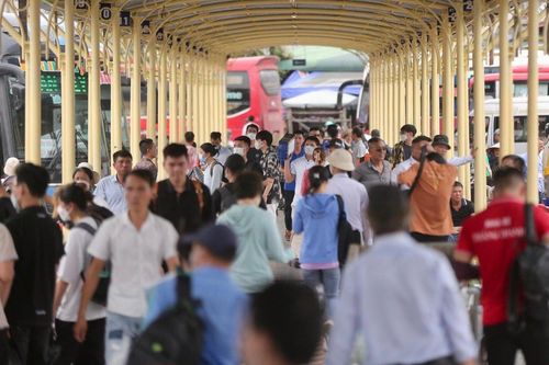 Nghỉ lễ 30/4: Dự báo lượng khách tăng đến 300%, bến xe Hà Nội tăng 600 lượt xe