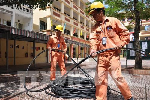 Hà Nội: Tiếp tục triển khai hạ ngầm cáp viễn thông, điện lực khoảng 300 tuyến phố