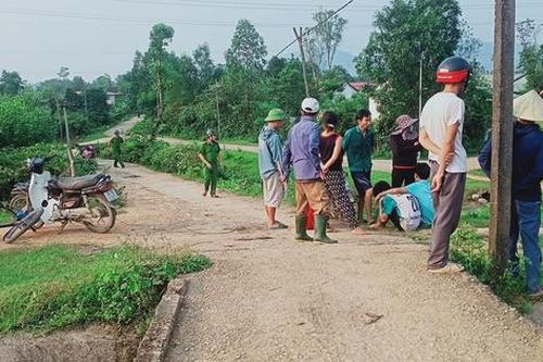 Ba học sinh tắm kênh, một em đuối nước tử vong thương tâm