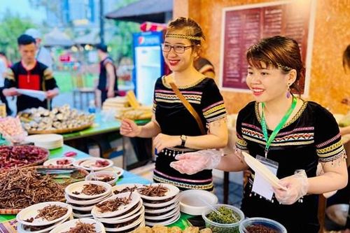 TP HCM: Quy tụ hơn 350 món ăn của các vùng miền