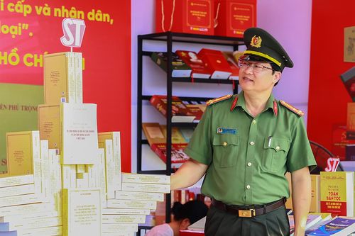 Cuốn sách của Tổng bí thư thu hút độc giả cố đô Huế