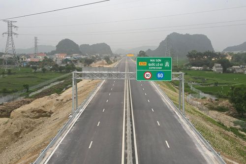 Bộ GTVT yêu cầu nâng tốc độ trên cao tốc 4 làn xe lên 90 km/h