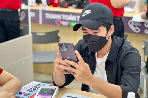 Hớ hơn 10 triệu đồng vì mua iPhone 14 sớm