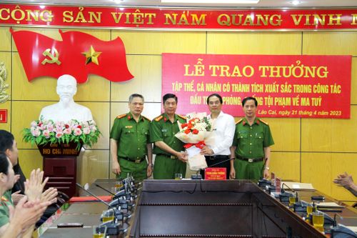 Trao thưởng công an triệt phá thành công chuyên án ma túy lớn ở Lào Cai