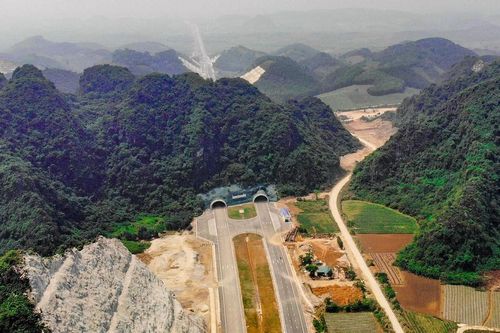 Công trình xuyên núi trên đường cao tốc Bắc - Nam