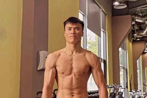 Mất suất bắt chính tại CLB, Bùi Tiến Dũng 'vùi mình' làm điều này