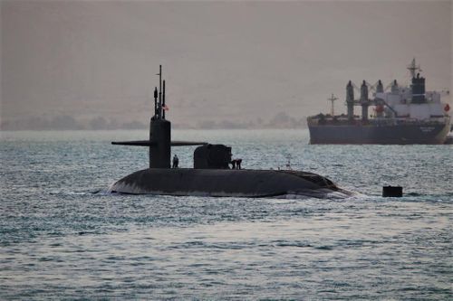 Mỹ phủ nhận 'cả kho Tomahawk' bị Iran ép nổi tại Hormuz