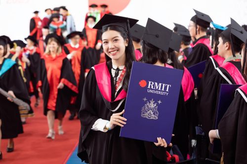Á hậu Thúy Vân kể hành trình đi học sau khi lấy chồng, sinh con