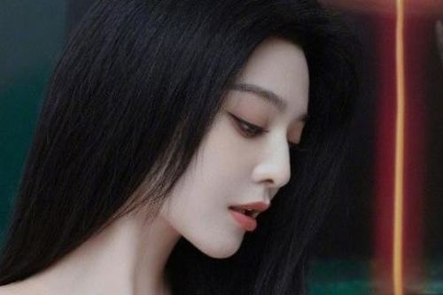 Phạm Băng Băng đẹp lạ dự sự kiện với trang phục đen, trắng cơ bản