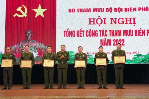 Phát huy tốt truyền thống Anh hùng Lực lượng vũ trang nhân dân, hoàn thành thắng lợi nhiệm vụ được giao