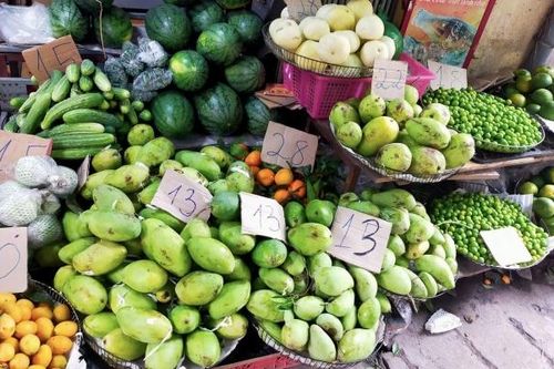 Thị trường trái cây đầu mùa: Giá tăng mạnh, sức mua giảm