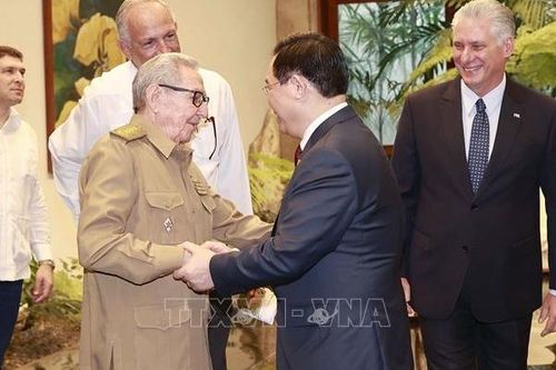 Chủ tịch Quốc hội Vương Đình Huệ hội kiến Đại tướng Rául Castro Ruz và Bí thư thứ nhất, Chủ tịch Cuba Miguel Díaz-Canel