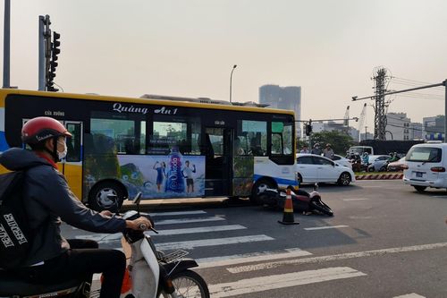 Va chạm với xe buýt, người phụ nữ tử vong