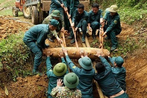 Tiêu hủy 2 quả bom được người dân phát hiện