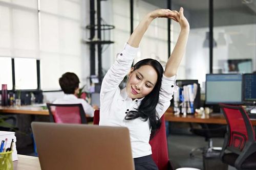 Không tập thể dục dân văn phòng vẫn đốt calo nhờ 5 cách đơn giản
